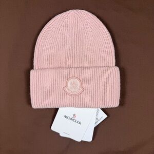Women’s Moncler Soft Pink Knit Beanie with Logo Excellent